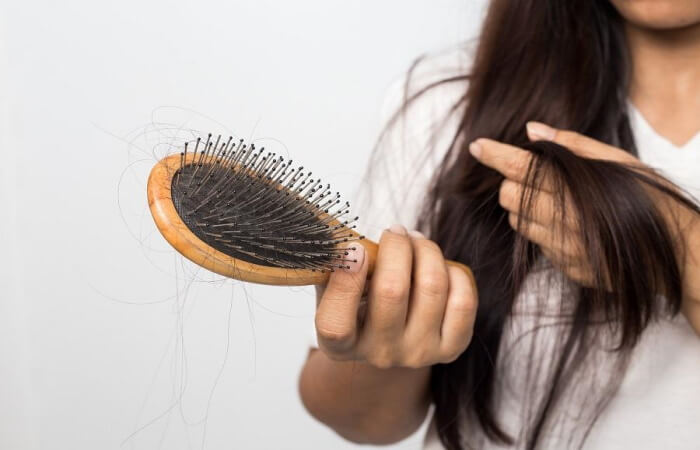  تفادي الأضرار: أسباب تساقط الشعر وكيفية الوقاية والتعامل معها .. تعرف على أبرز 5 أسباب